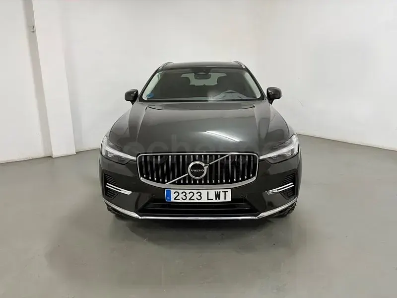 Usado Volvo XC60 Plus 350 CV (257 kW) 2022 Gris / plata SUV