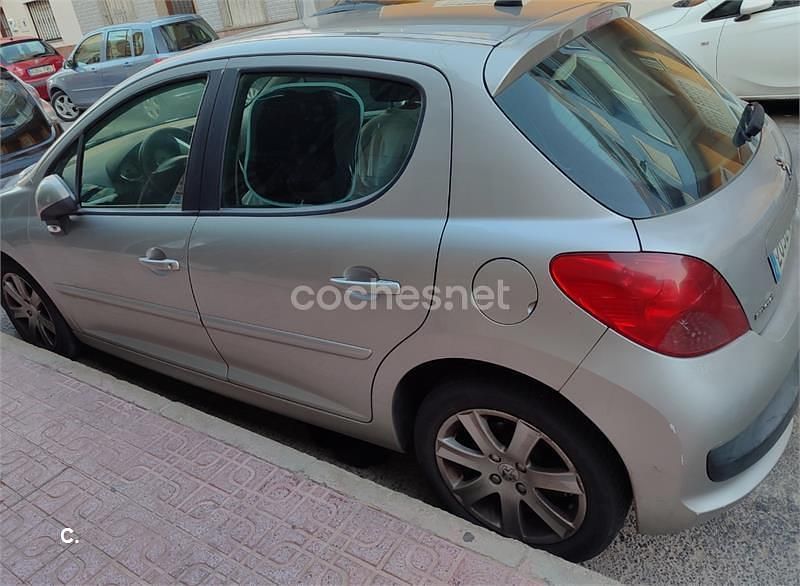 Gris / plata Usado 2006 Peugeot 207 Berlina | 2700 € (Precio justo) - Imagen 1/4