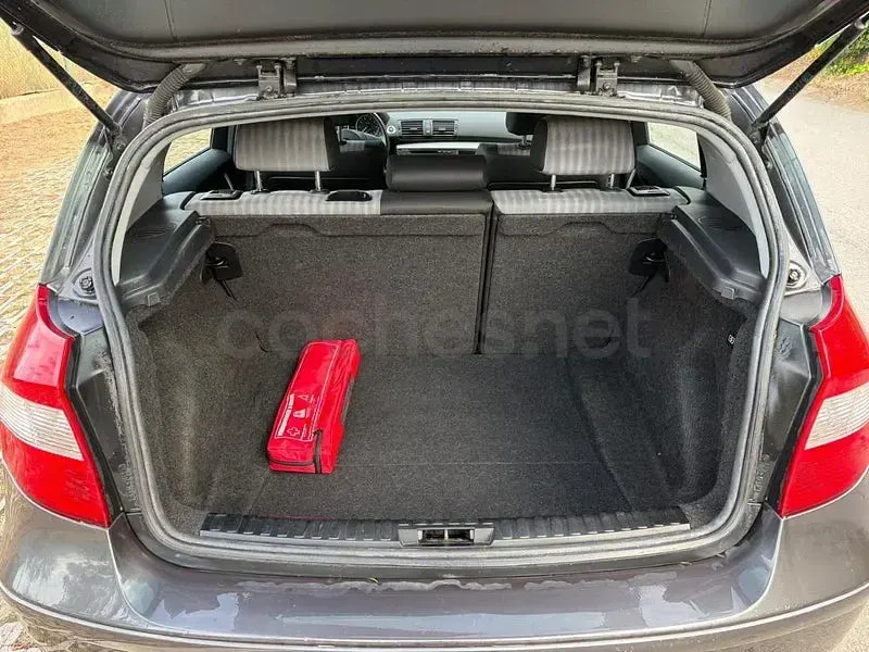Usado BMW 118 129 CV (94 kW) 2005 Gris / plata Utilitario