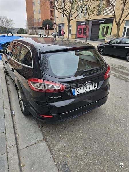 Usado Ford Mondeo Titanium 140 CV (102 kW) 2013 Negro Familiar