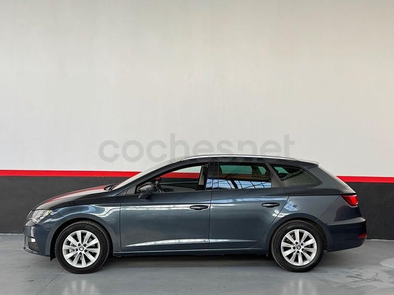 Usado Seat Leon Style 115 CV (84 kW) 2020 Gris / plata Familiar