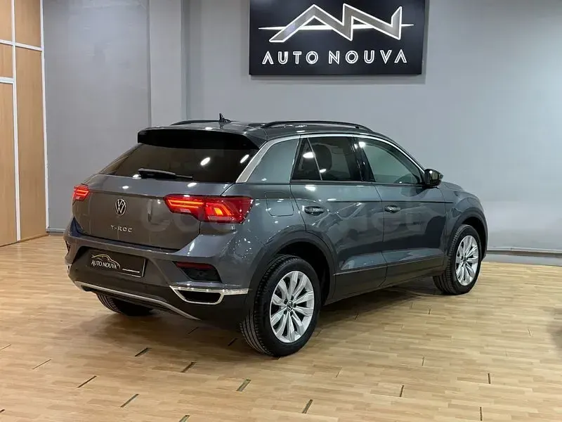 Usado VW T-Roc Advance 150 CV (110 kW) 2021 Gris / plata SUV
