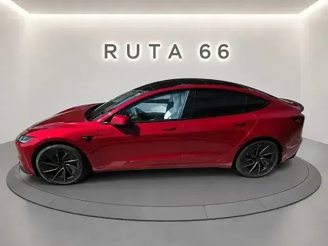 Usado Tesla Model 3 Performance 341 kW (464 CV) 2026 Rojo Berlina