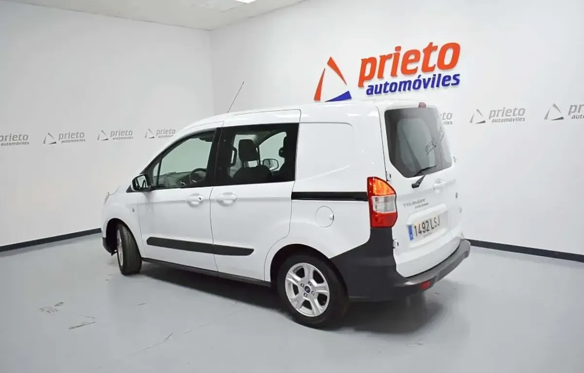 Usado Ford Transit Connect Ambiente 75 CV (55 kW) 2021 Blanco Monovolumen