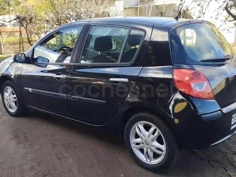 Usado Renault Clio II Dynamique 105 CV (77 kW) 2008 Negro Berlina