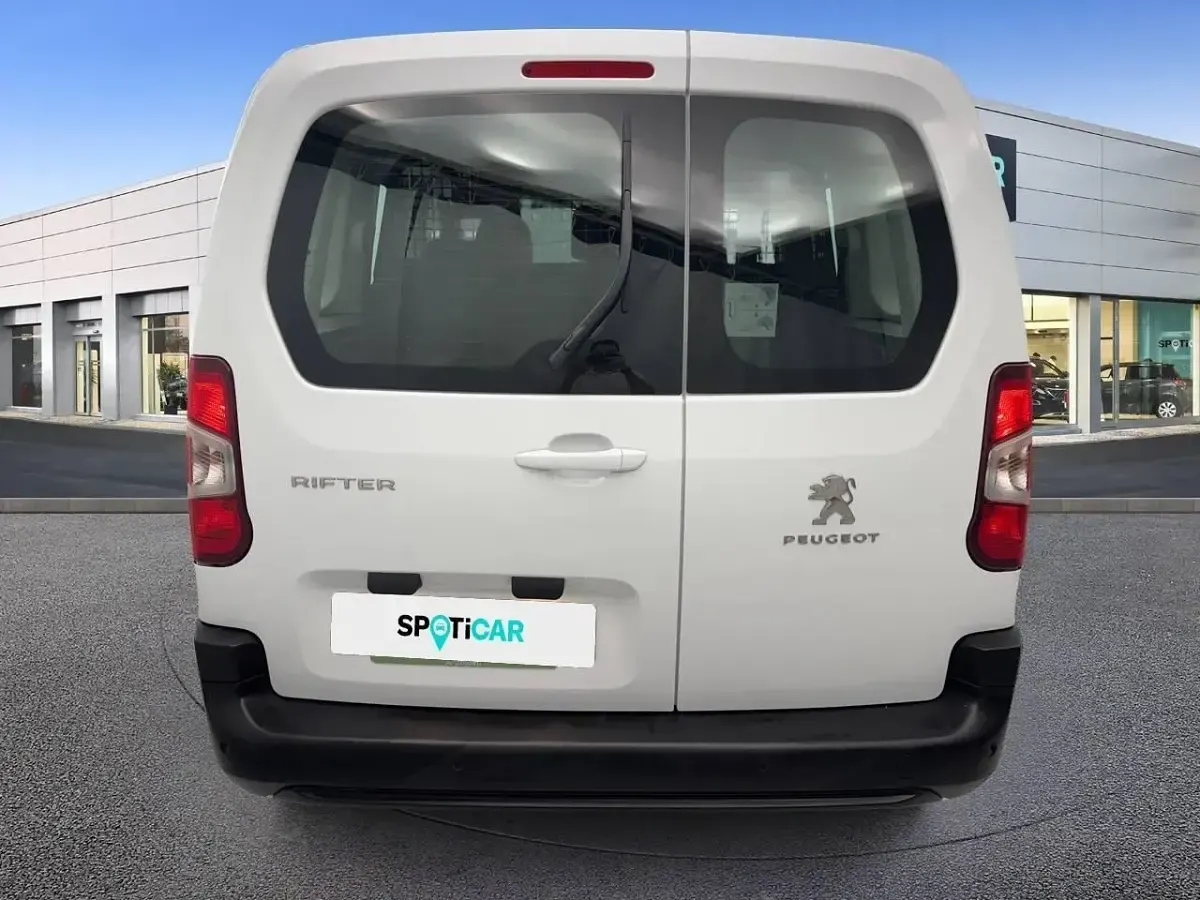 Usado Peugeot Rifter Business-Line 100 CV (73 kW) 2023 Blanco Monovolumen