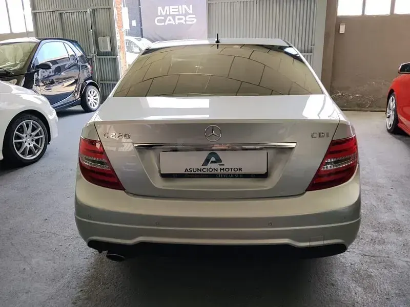 Usado Mercedes C220 Avantgarde 170 CV (125 kW) 2013 Gris / plata Berlina