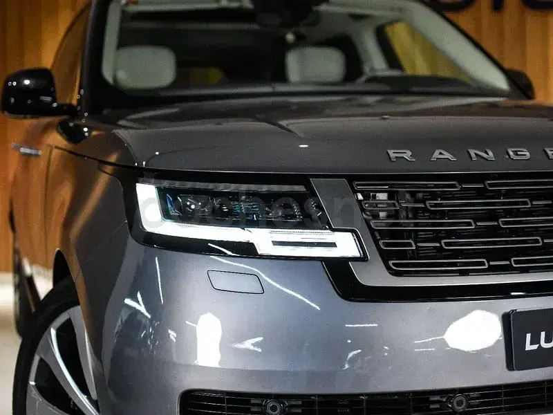 Usado Land Rover Range Rover Autobiography 530 CV (389 kW) 2023 Gris / plata SUV