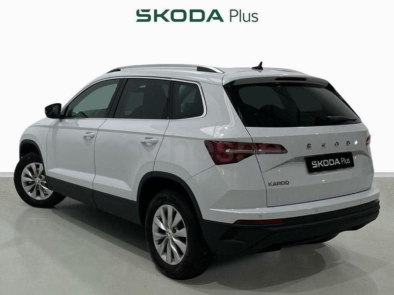 Usado Skoda Karoq Ambition 110 CV (80 kW) 2022 Blanco SUV
