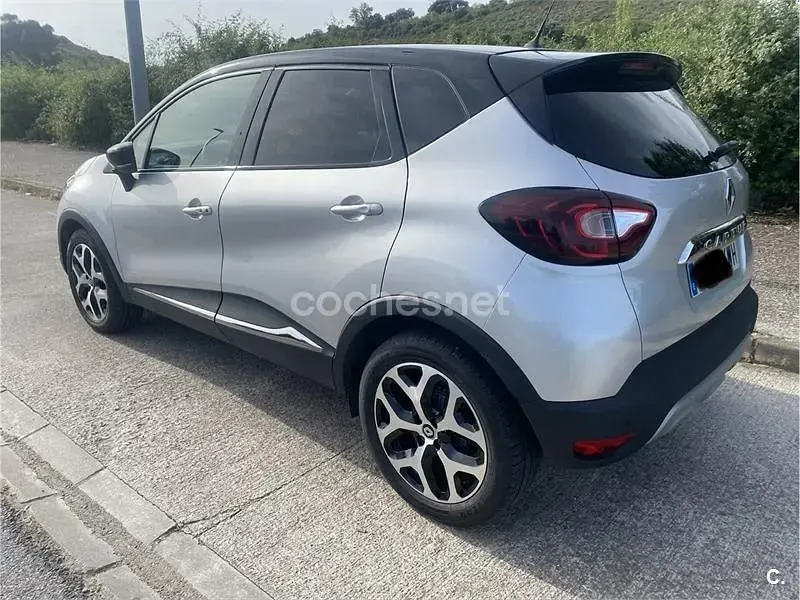 Usado Renault Captur Zen 130 CV (95 kW) 2019 Gris / plata SUV