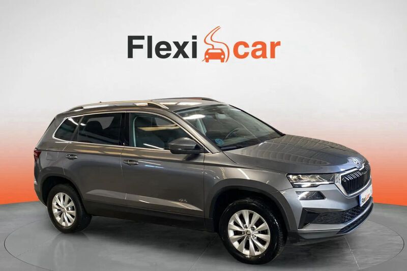 Gris Usado 2023 Skoda Karoq Ambition SUV | 19.990 € (Precio justo) - Imagen 1/4