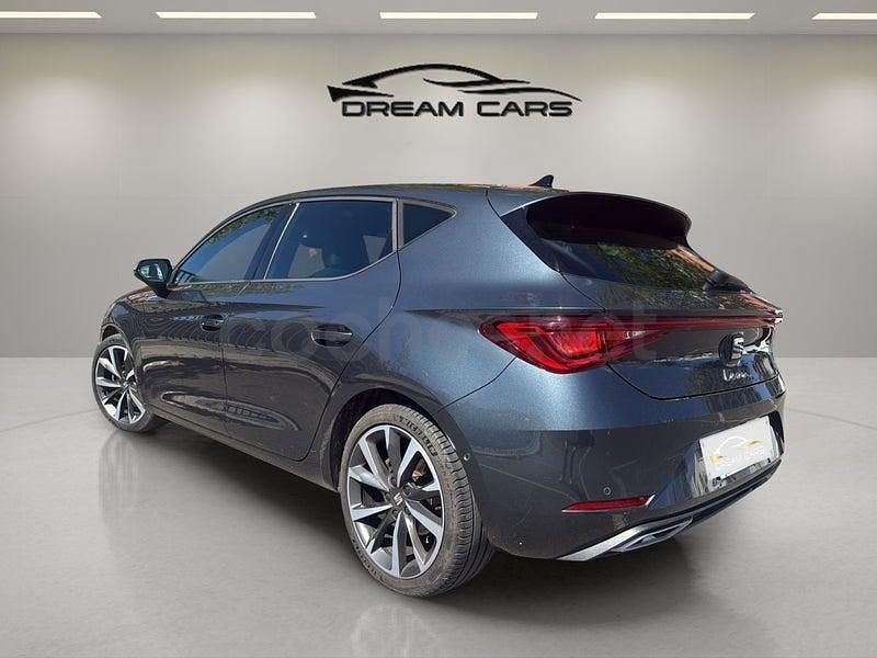 Usado Seat Leon FR 150 CV (110 kW) 2021 Gris / plata Berlina