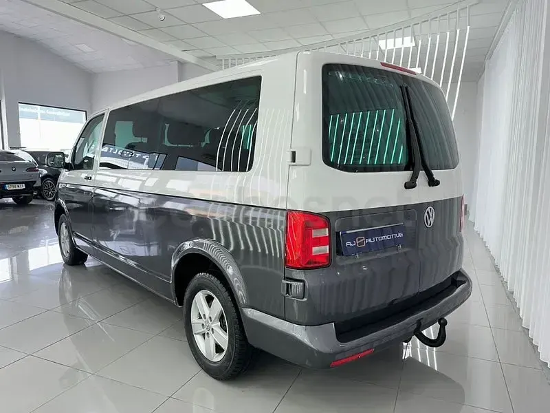 Usado VW Caravelle 150 CV (110 kW) 2019 Gris / plata Van