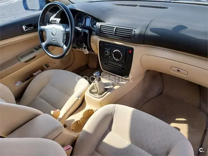 Usado VW Passat Comfortline 130 CV (95 kW) 2002 Azul Berlina