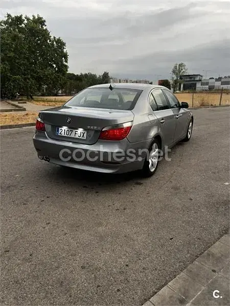 Usado BMW 525 177 CV (130 kW) 2006 Gris / plata Berlina