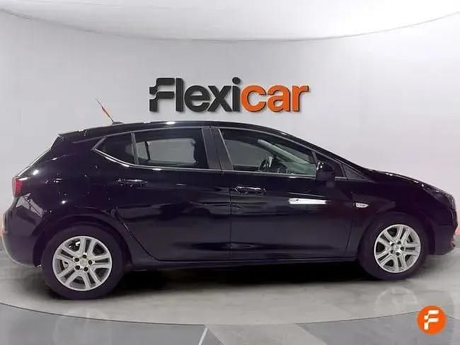 Usado Opel Astra Edition 110 CV (80 kW) 2021 Negro Familiar