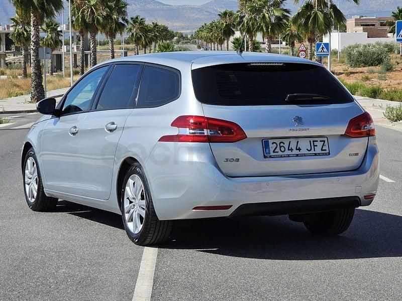 Usado Peugeot 308 SW Active 120 CV (88 kW) 2016 Gris / plata Familiar