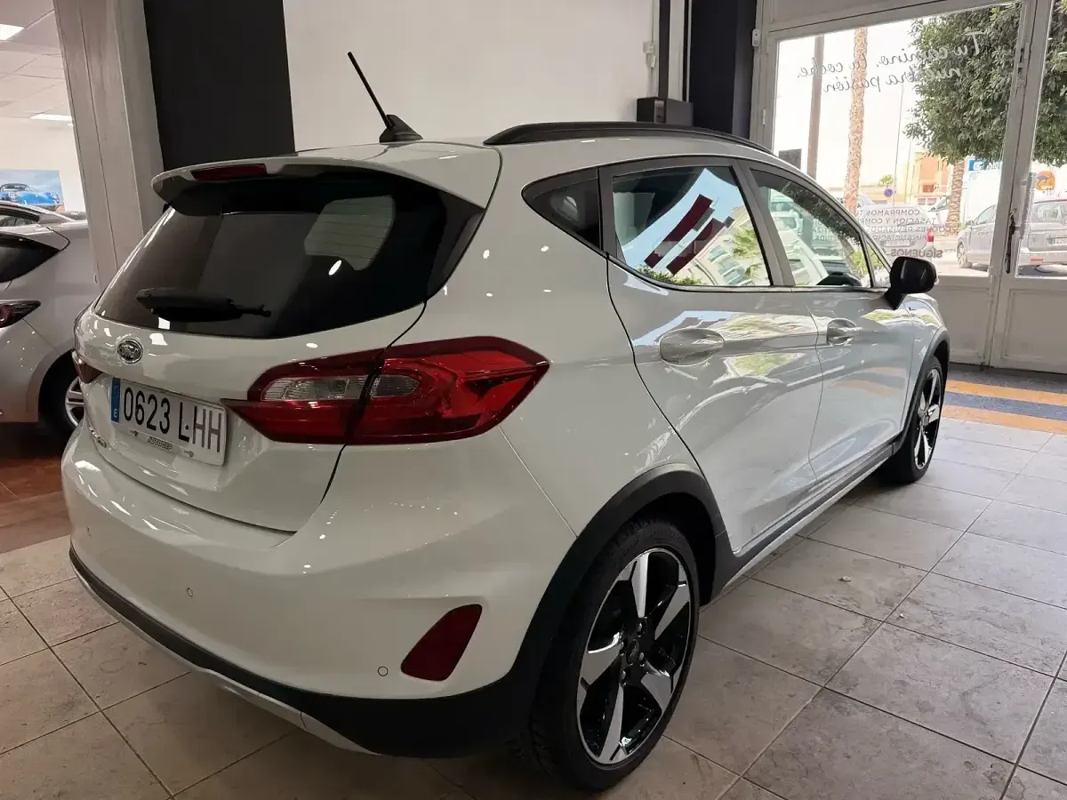 Usado Ford Fiesta Active 86 CV (63 kW) 2020 Blanco Utilitario