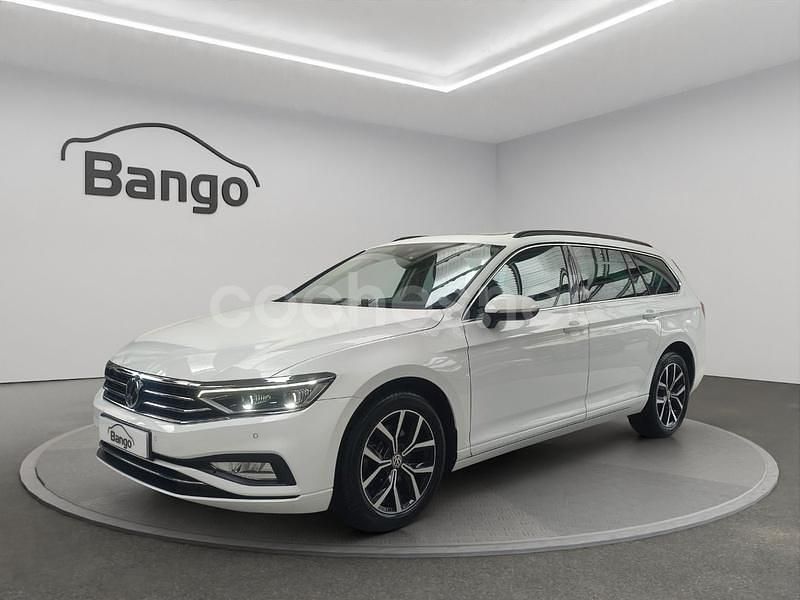Usado VW Passat Executive 150 CV (110 kW) 2022 Blanco Familiar