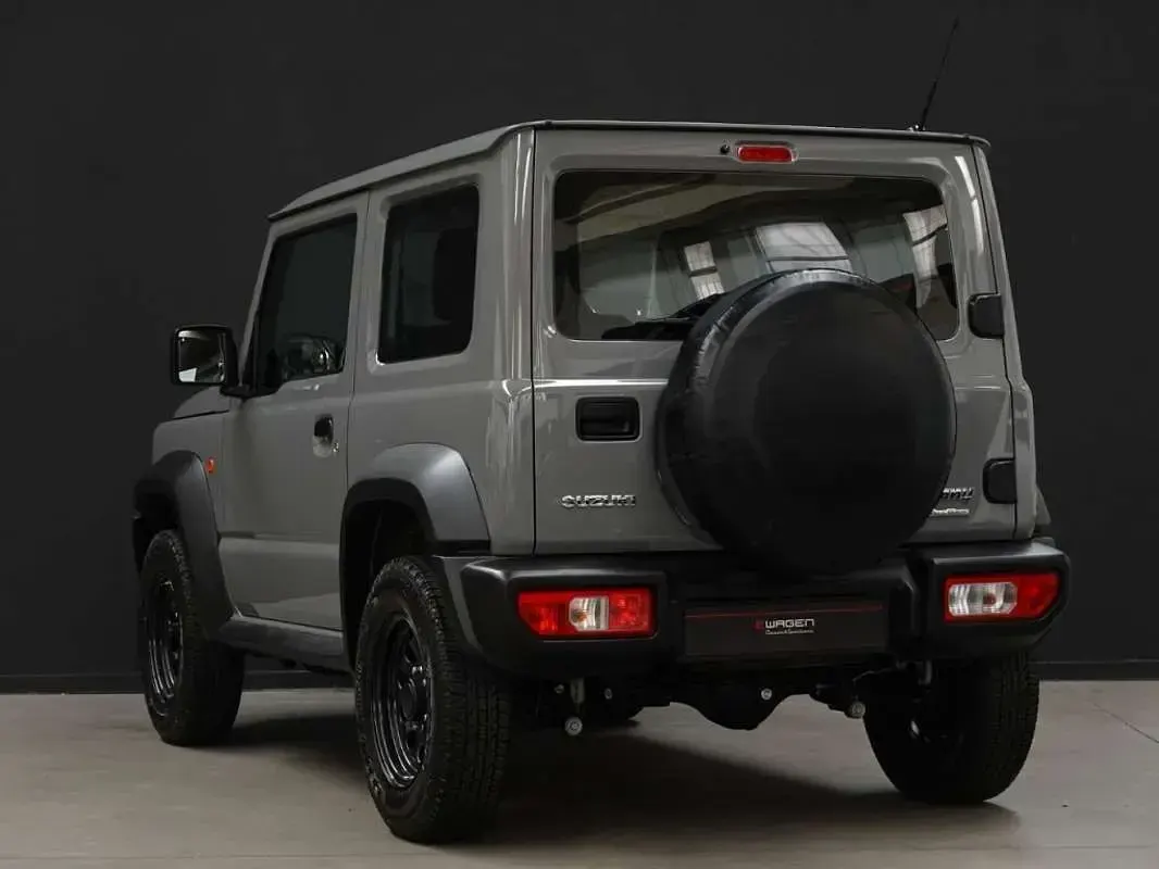 Usado Suzuki Jimny 102 CV (75 kW) 2019 Gris SUV