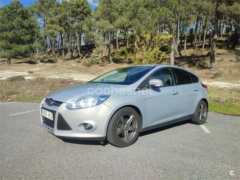Gris / plata Usado 2012 Ford Focus Trend Berlina | 7500 € (Precio justo) - Imagen 1/4