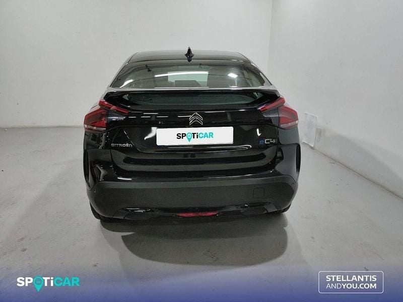 Usado Citroën e-C4 114 kW (156 CV) 2024 Rojo Berlina