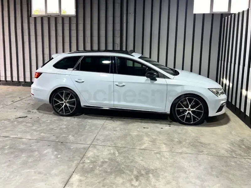 Usado Seat Leon 4Drive 300 CV (220 kW) 2020 Azul Familiar