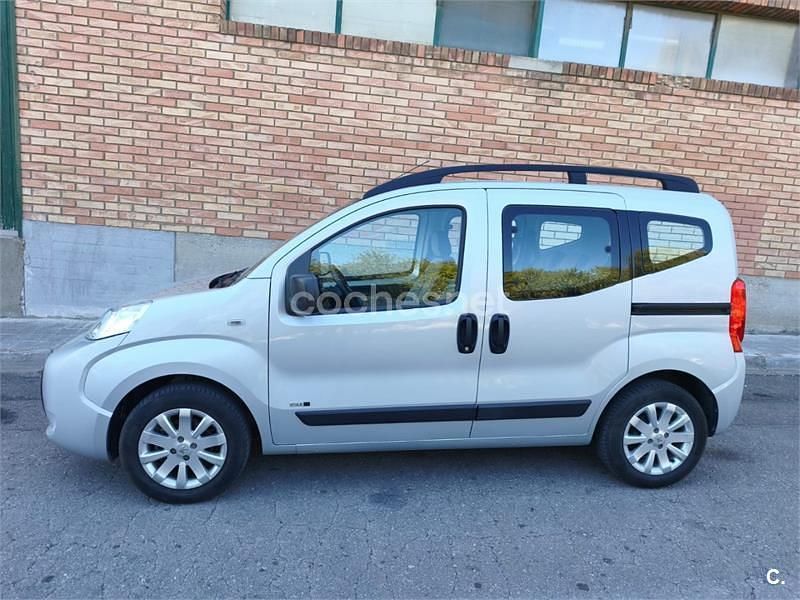 Usado Peugeot TePee Style 80 CV (58 kW) 2016 Gris / plata Monovolumen