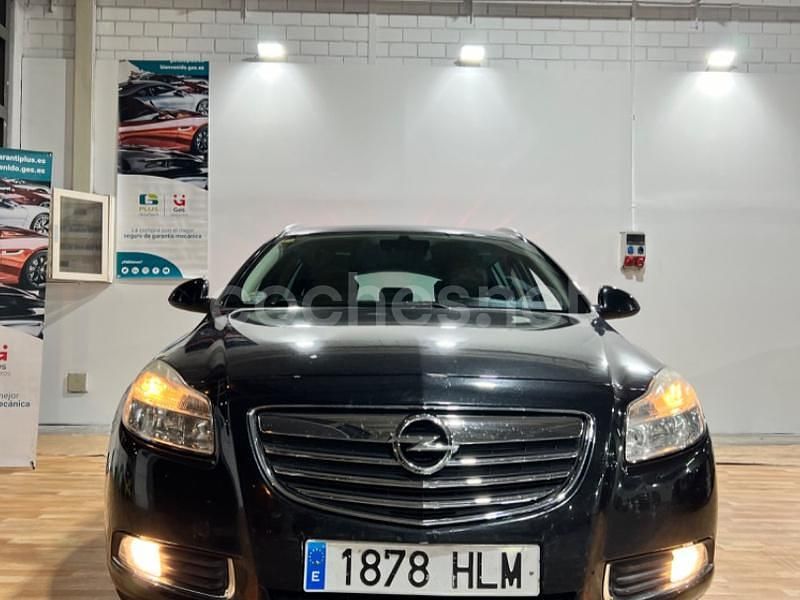 Usado Opel Insignia Sportive 160 CV (117 kW) 2012 Marrón Familiar