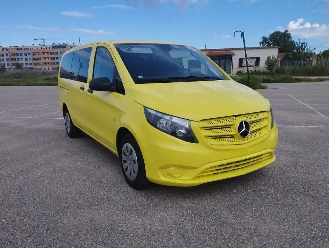 Usado Mercedes Vito 88 CV (64 kW) 2017 Amarillo Van