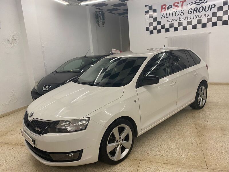 Blanco Usado 2015 Skoda Rapid Ambition Familiar | 11.990 € - Imagen 1/4