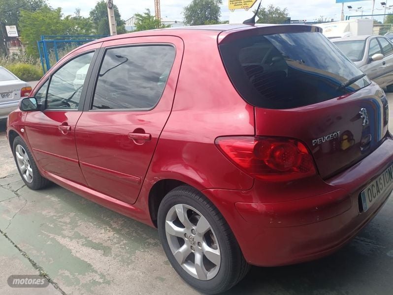 Usado Peugeot 307 2007 Rojo Berlina