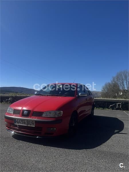 Usado Seat Cordoba Sport 110 CV (80 kW) 2001 Rojo Berlina