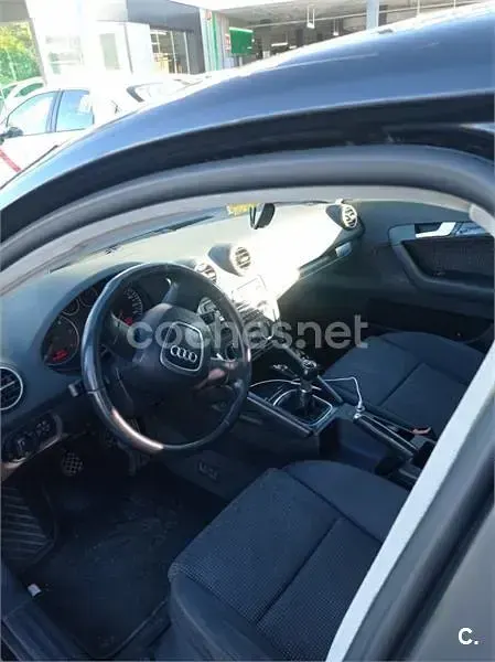 Usado Audi A3 Sportback Ambiente 140 CV (102 kW) 2006 Negro Utilitario