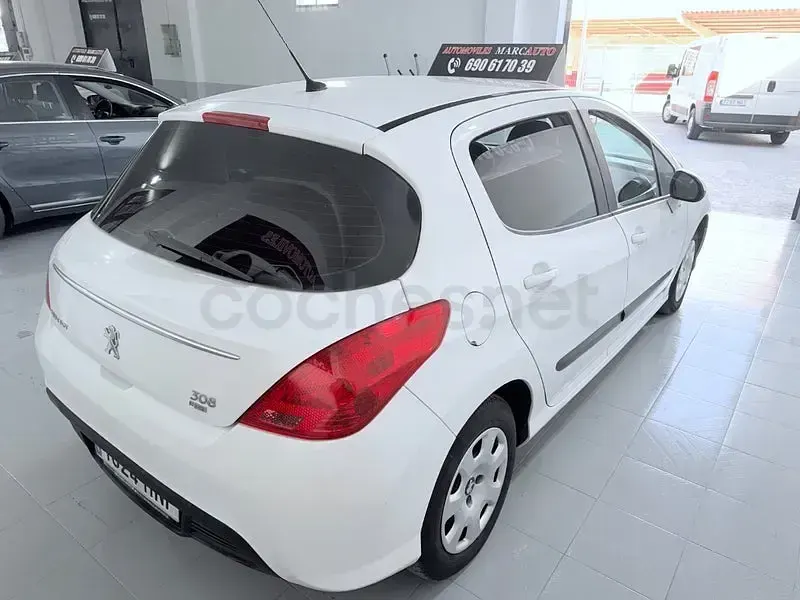 Usado Peugeot 308 Active 112 CV (82 kW) 2012 Blanco Berlina