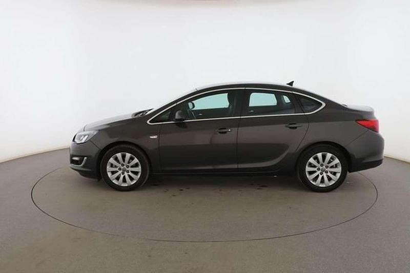 Usado Opel Astra Excellence 131 CV (96 kW) 2014 Gris Berlina