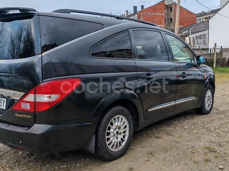Usado Ssangyong (KGM) Rodius Limited 165 CV (121 kW) 2006 Negro Monovolumen
