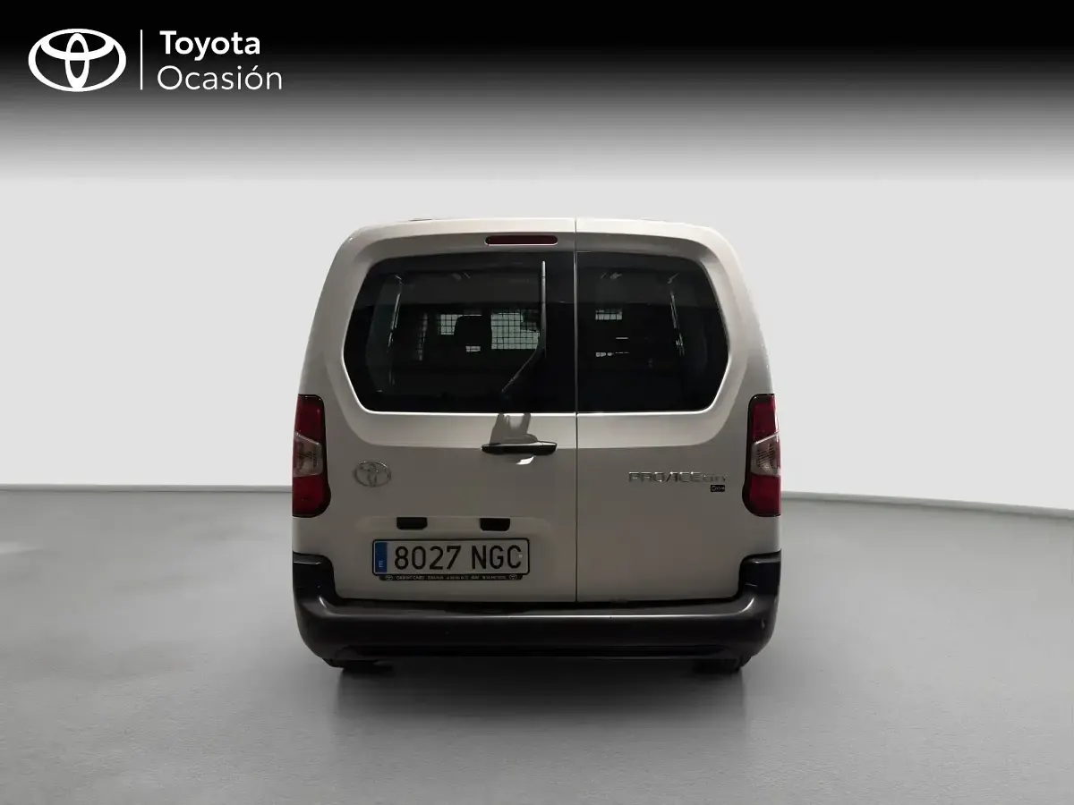 Usado Toyota Proace City City 102 CV (75 kW) 2025 Blanco Monovolumen