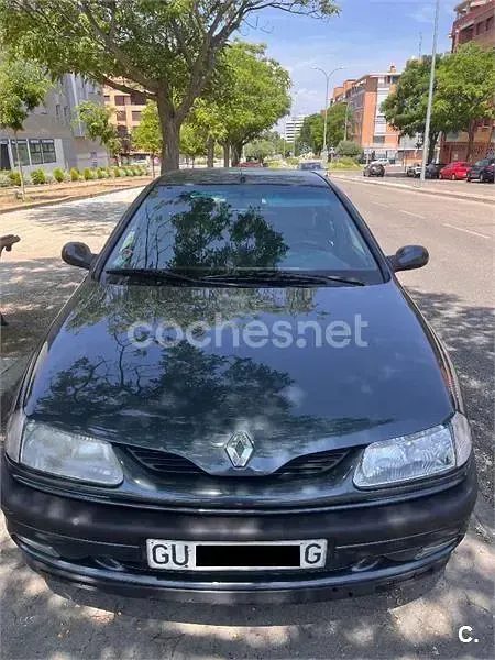 Usado Renault Laguna 115 CV (84 kW) 1994 Azul Utilitario