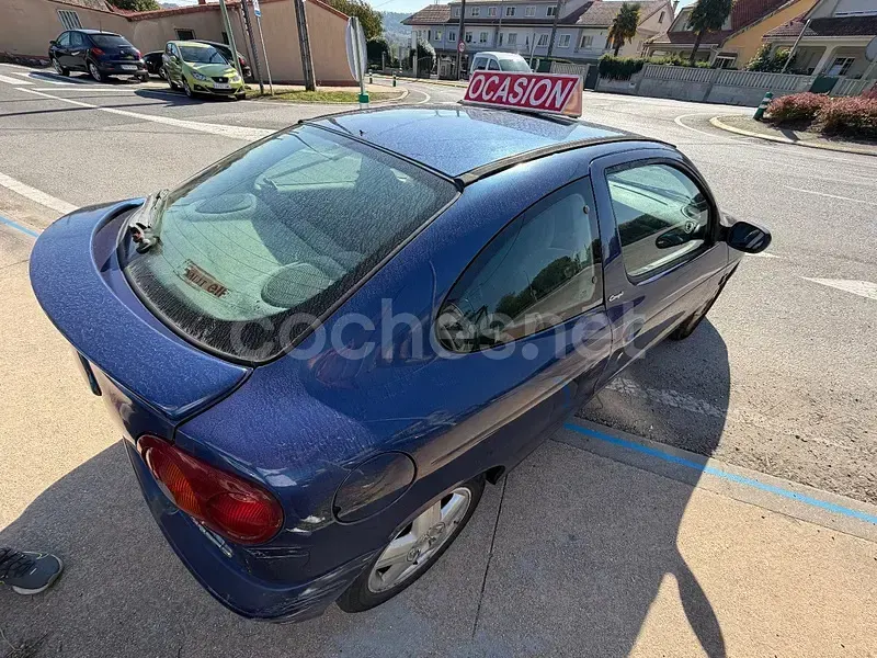 Usado Renault Mégane Coupé R.S. 100 CV (73 kW) 1999 Azul Coupe