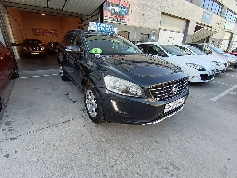 Usado Volvo XC60 Momentum 181 CV (133 kW) 2014 Negro SUV