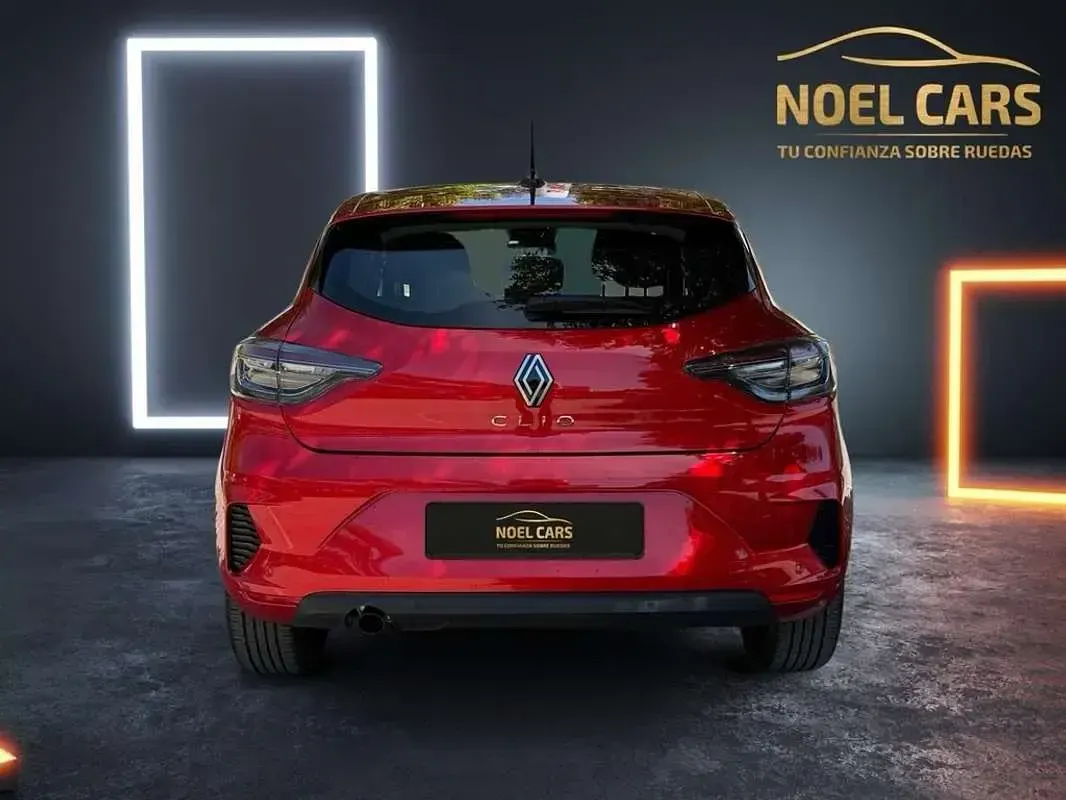 Usado Renault Clio Techno 90 CV (66 kW) 2025 Rojo Utilitario