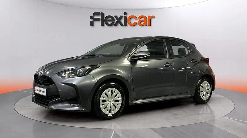 Usado Toyota Yaris Hybrid Active 116 CV (85 kW) 2023 Rojo Utilitario