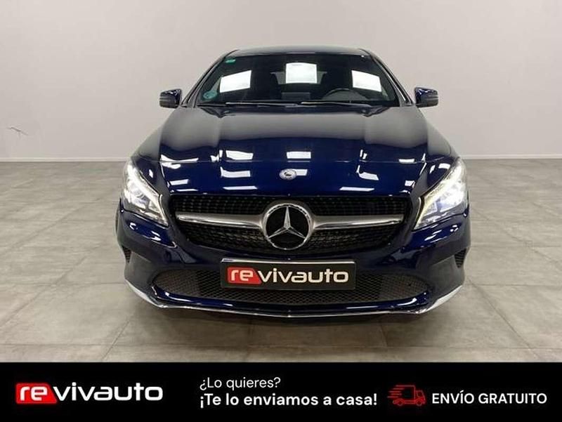 Usado Mercedes CLA200 Shooting Brake 136 CV (100 kW) 2018 Azul Familiar