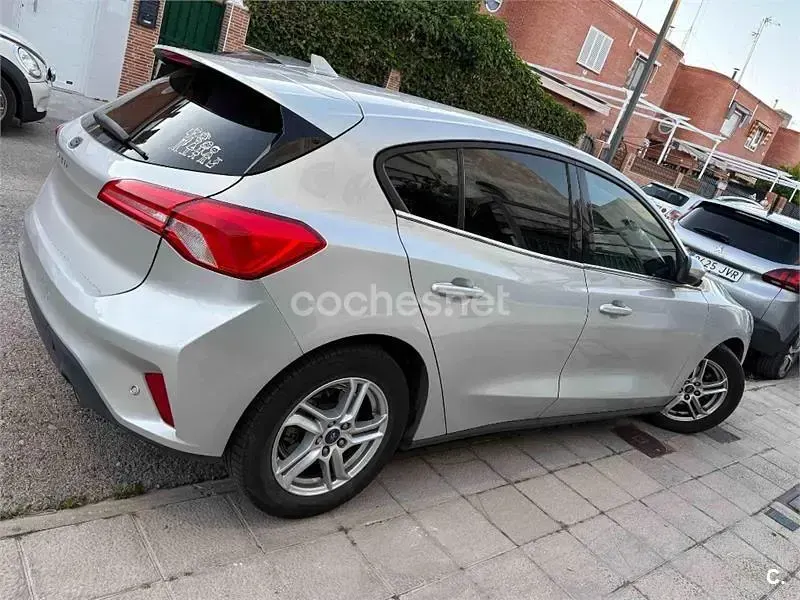 Käytetty Ford Focus Trend 120 HP (88 kW) 2021 Harmaa Sedan