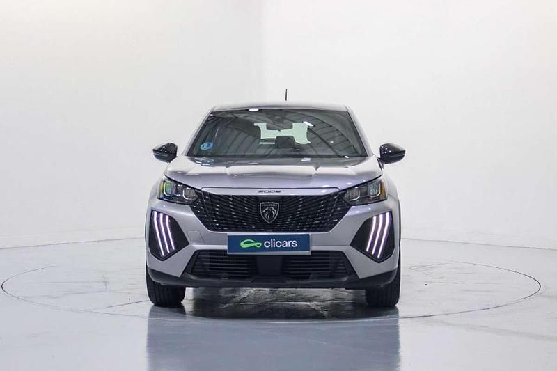 Usado Peugeot 2008 Style 136 CV (100 kW) 2025 Plateado SUV