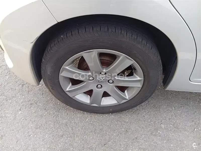 Usado Peugeot 207 75 CV (55 kW) 2006 Blanco Berlina
