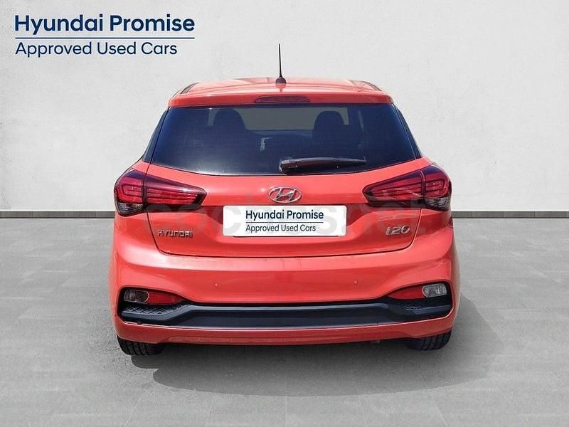 Usado Hyundai i20 100 CV (73 kW) 2020 Rojo Utilitario
