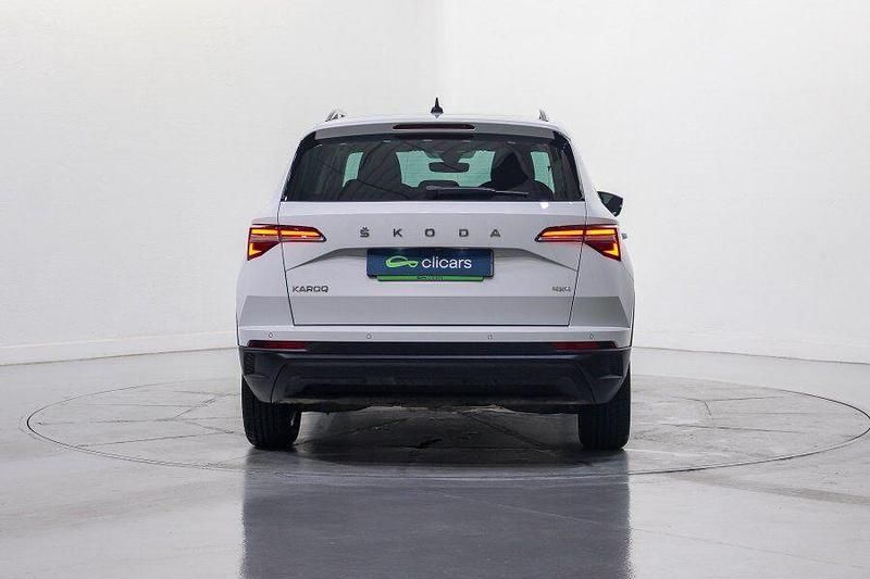Usado Skoda Karoq Ambition 150 CV (110 kW) 2022 Blanco SUV