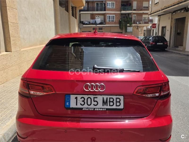 Käytetty Audi A3 Sport 110 HP (80 kW) 2017 Punainen Sedan